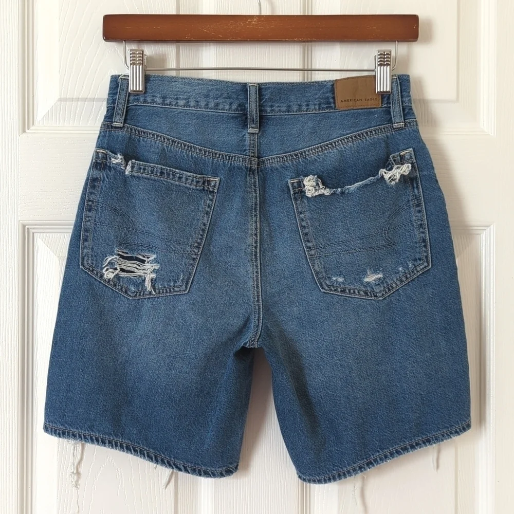 American Eagle Distressed Medium Wash Low Rise Baggy Denim Jean Shorts 00